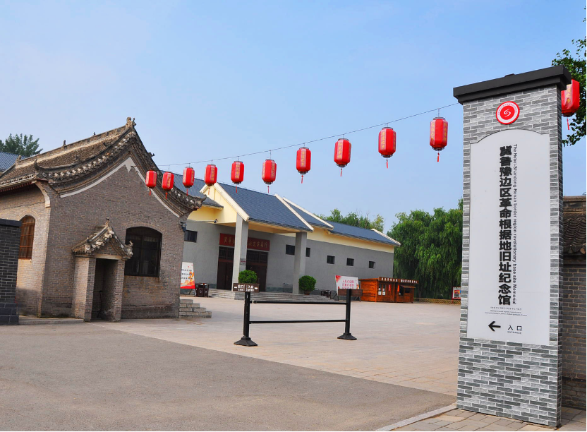 “老弟，这双棉鞋给你穿”