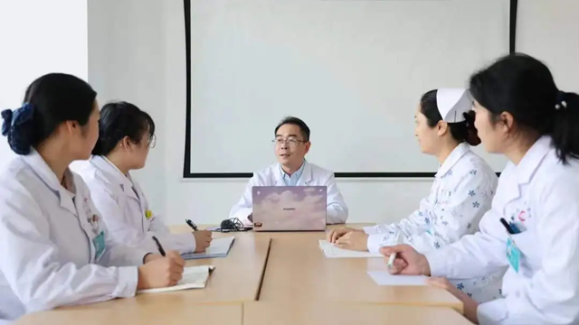 驻马店市中心医院：11岁男孩突然腿疼，一查竟是白血病？
