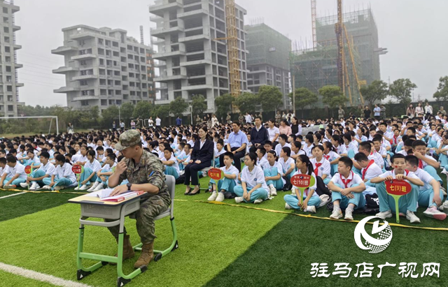 驻马店第四中学2025级新生国防教育汇演展风采