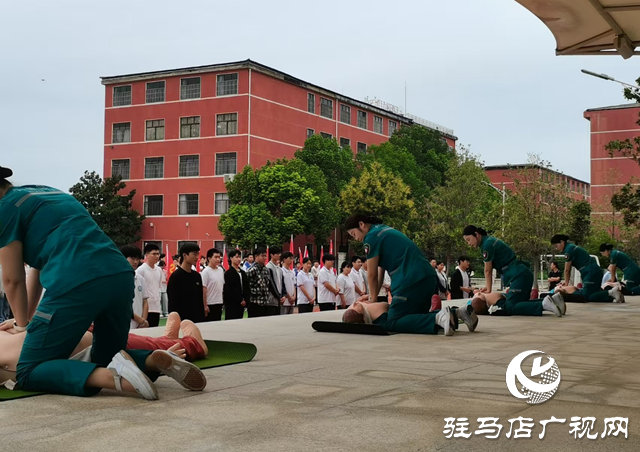  西平县职教中心：开学第一课 急救知识护成长