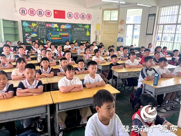 平舆县古槐二小开展“绿书签护苗活动”