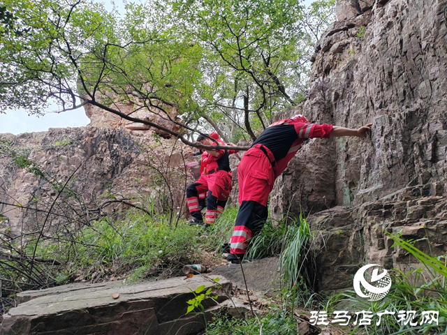 女子凤鸣谷登山失足坠崖 骏驰救援队紧急出动化险为夷