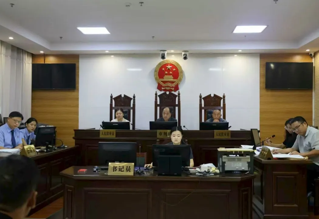 遂平县检察院组织庭审观摩评议活动