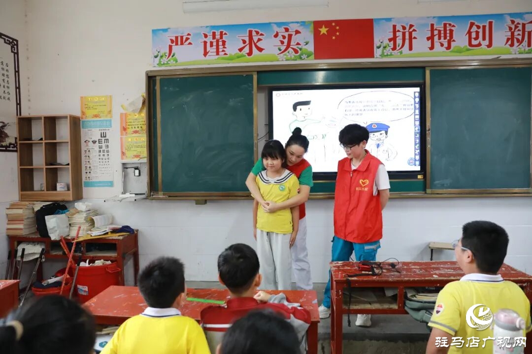 正阳县人民医院组织开展世界急救日宣传活动
