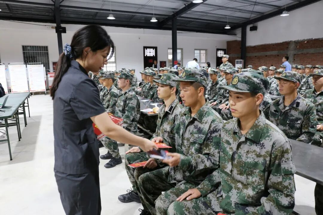 正阳法院联手检察院开展“送法进军营”活动 助力新兵筑牢法治之基