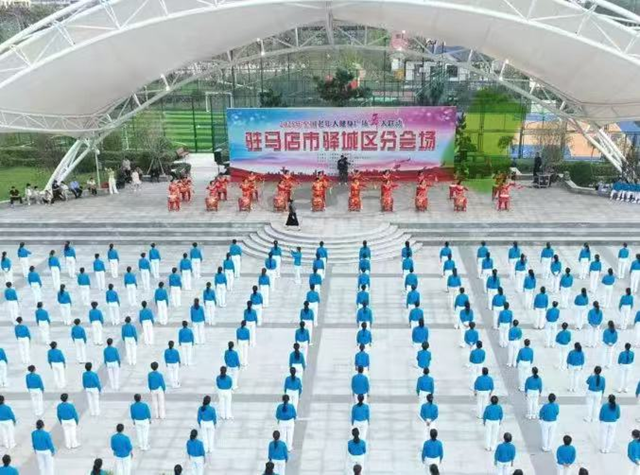 全国老年人健身广场舞大联动驻马店市驿城区分会场活动启动