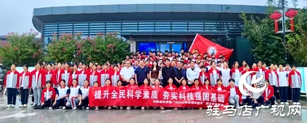 平舆六中学生道平舆县文明实践中心参与科普月活动：沉浸宇宙奥秘，点燃科学梦想