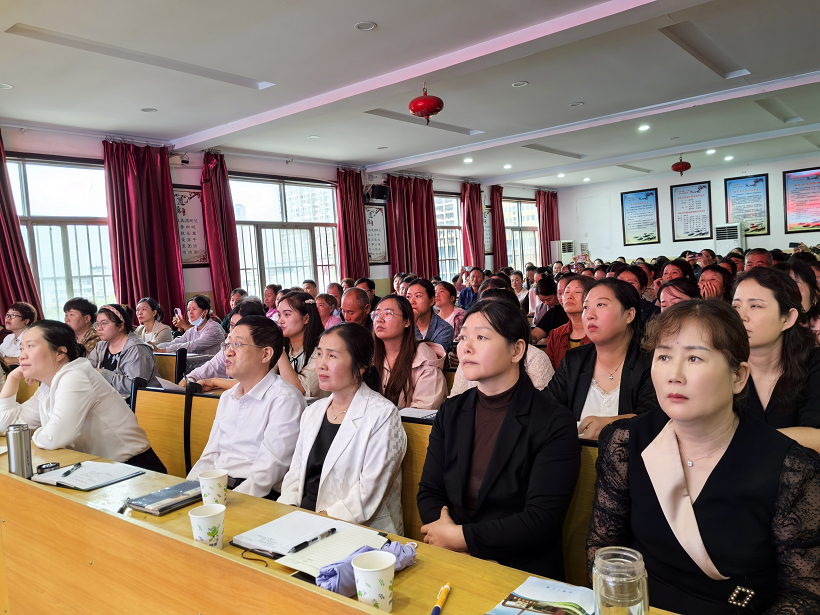  您好，一年级！家长，家长，预备起！——驻马店市第十一小学举行一年级新生家长讲座