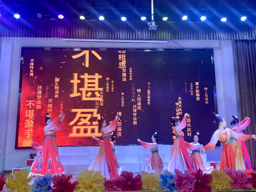 驻马店市实验幼儿园开展2025年教师节暨建园六十周年表彰大会