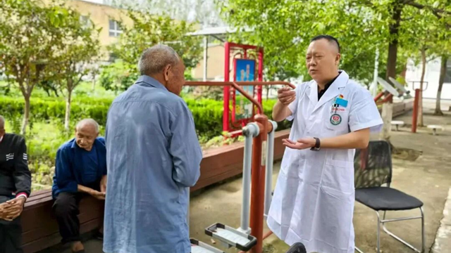 义诊送健康——驻马店市第二中医院走进刘阁乡村敬老院