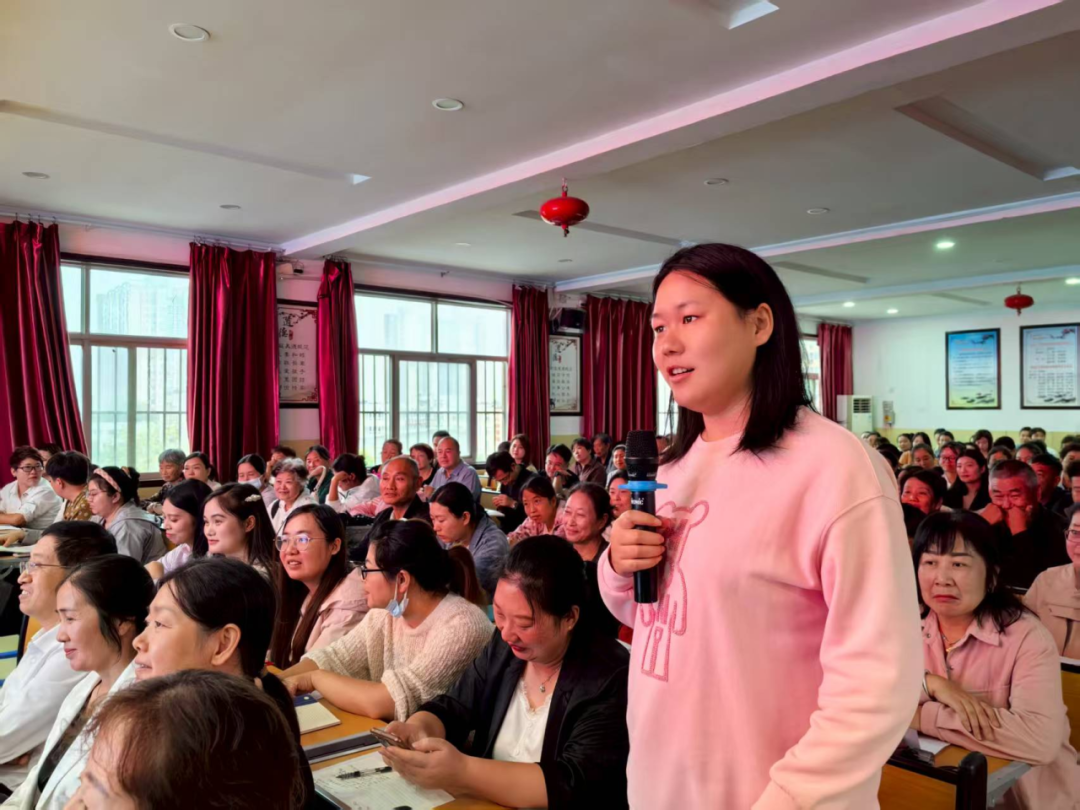  您好，一年级！家长，家长，预备起！——驻马店市第十一小学举行一年级新生家长讲座