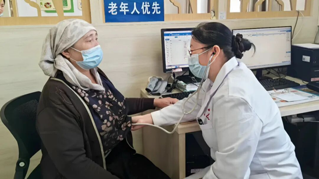  驻马店市第一人民医院：白衣穿梭巴里坤，豫哈情深架心桥