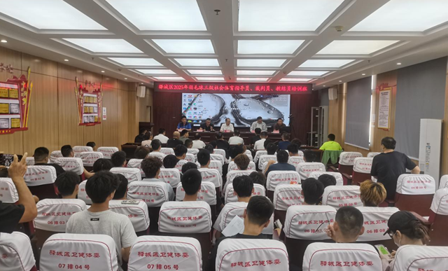 驿城区首届羽毛球专业培训开班 点燃全民健身新热潮