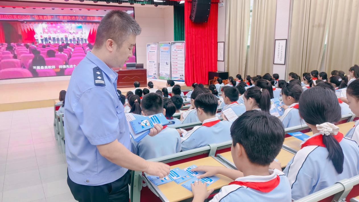 驿城网警走进校园 携手“小网友”共筑清朗网络空间