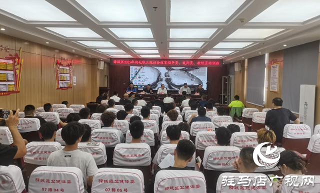 驿城区首届羽毛球专业培训开班 点燃全民健身新热潮