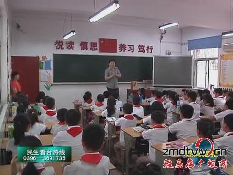 “送书法进校园”受欢迎